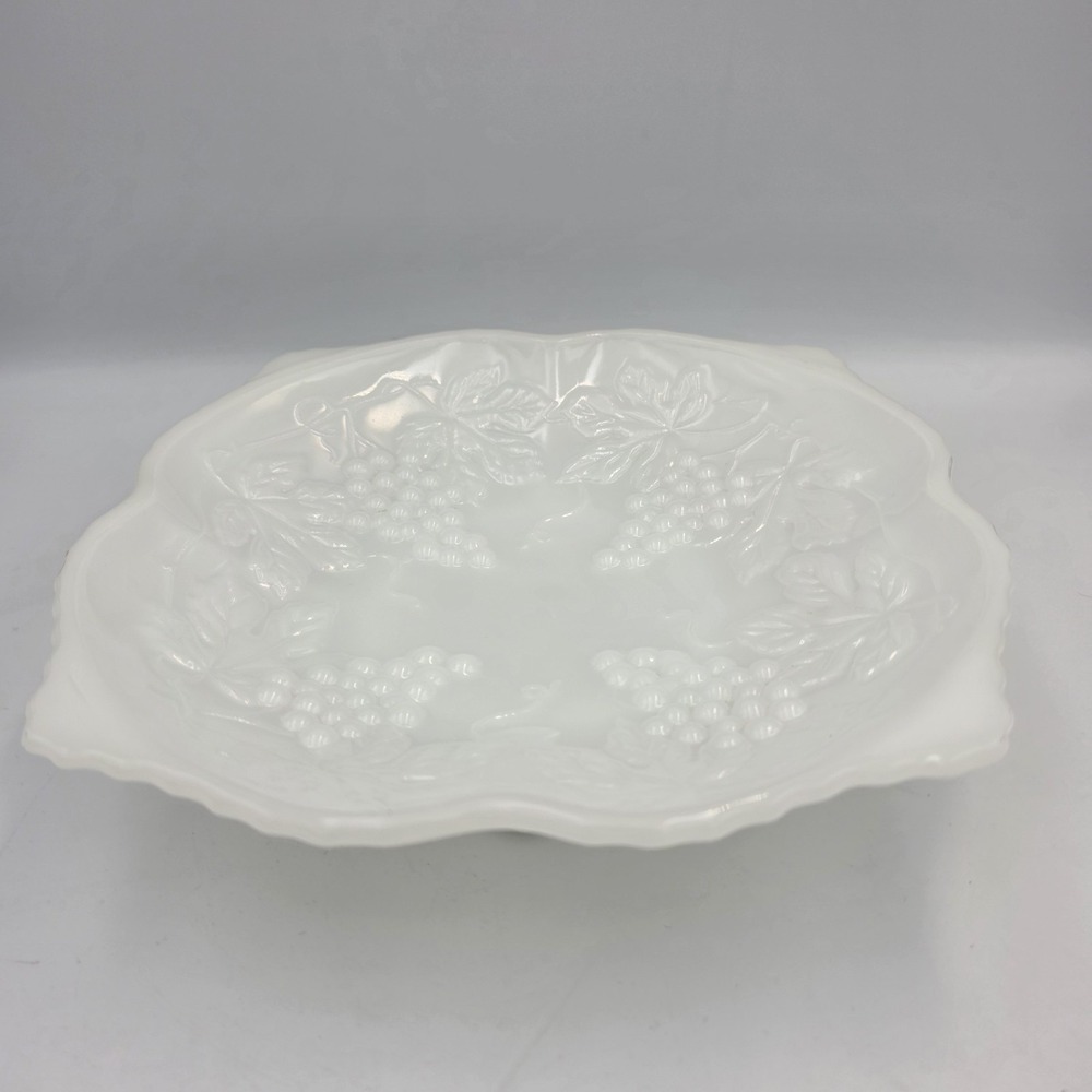 Vtg Anchor Hocking White Milk Glass Footed Scalloped Bowl Grape & Leaf Pattern